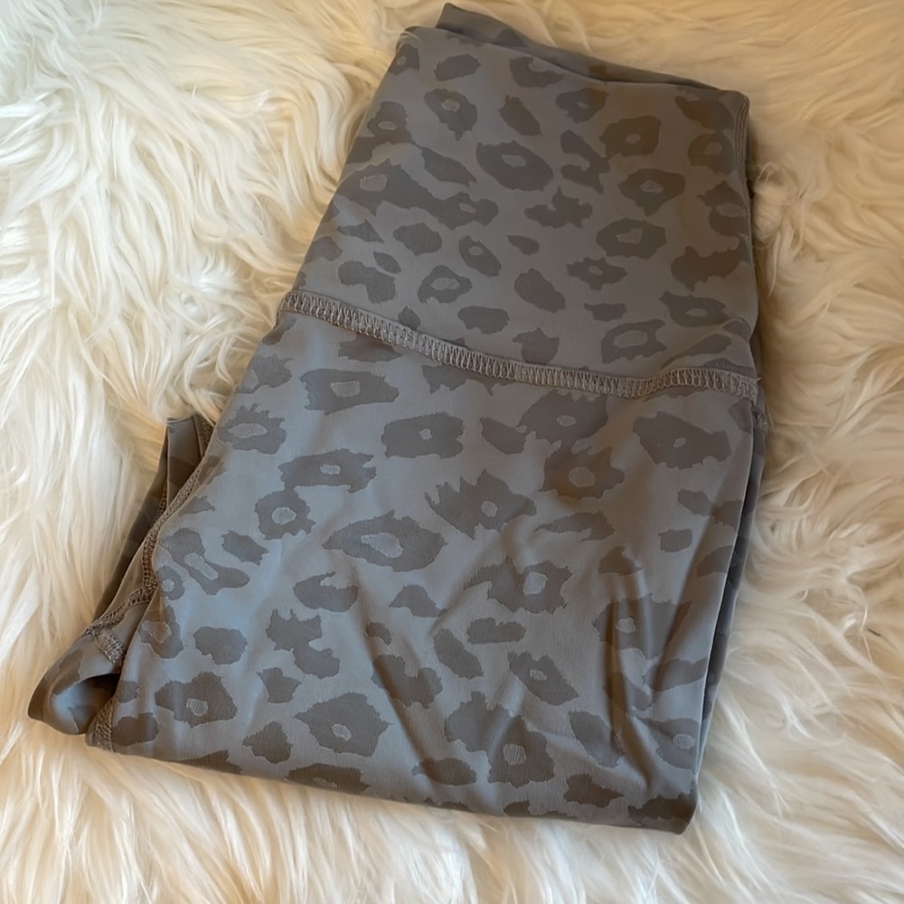 Beyond Yoga leopard jacquard midi leggings